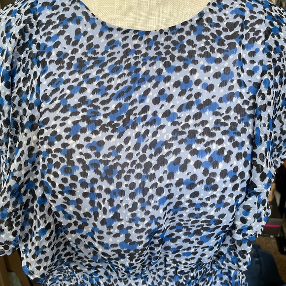 EXPRESS Leopard Print Tiered Ruffle Sleeve Peplum Top - Picture 8 of 10